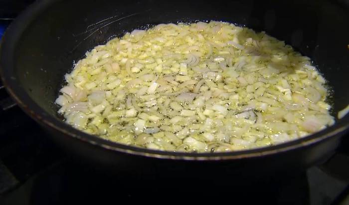 Тосканский суп из белой фасоли с чесночными гренками