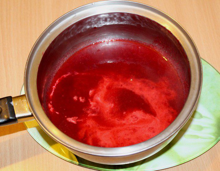 Чизкейк с маскарпоне и брусничным соусом