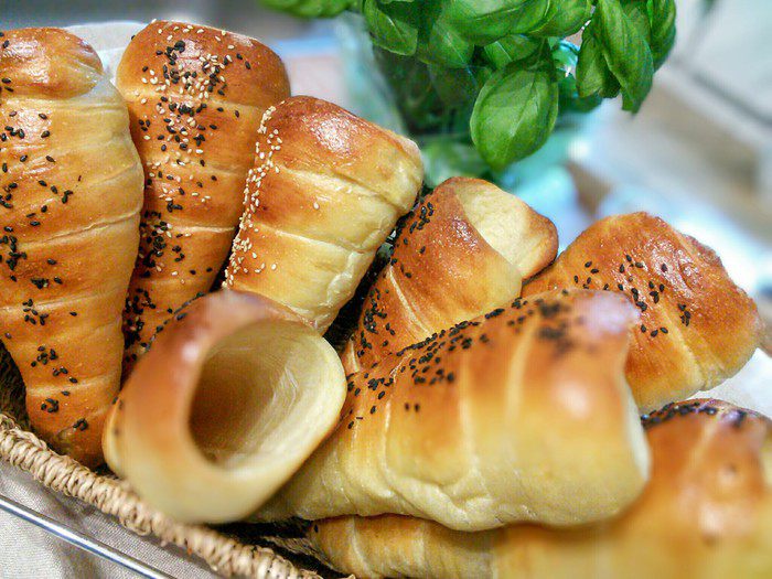 Хлебные кулечки с салатом 