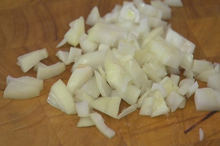 Запеченная утка, фаршированная диким рисом и яблоками