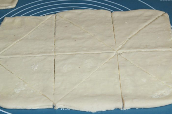 Круассаны с шоколадом (романтический завтрак)