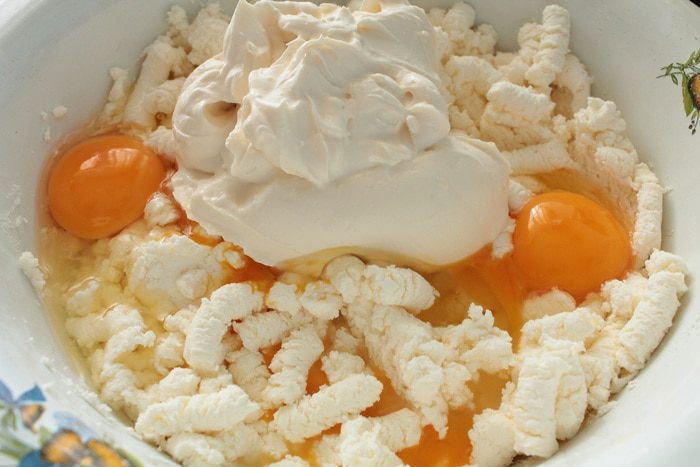 Насыпной пирог с творогом и зеленью