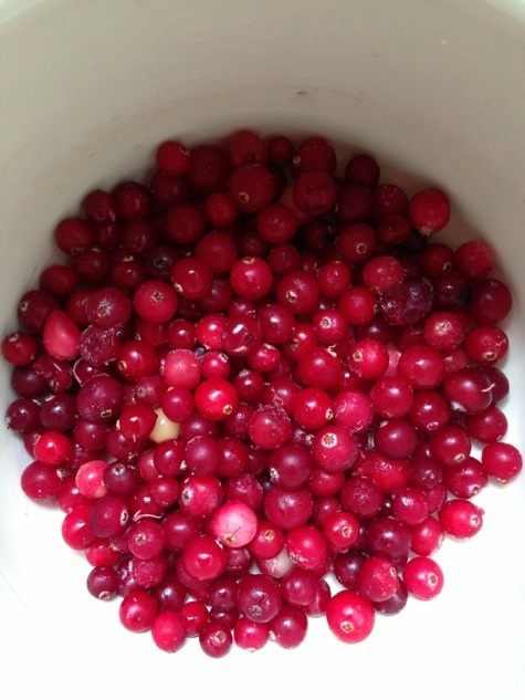 Манные котлеты под клюквенным соусом