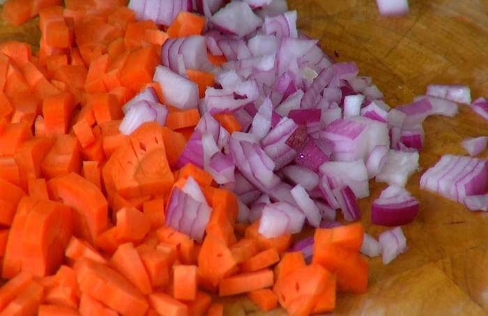 Пилаф с курицей, изюмом и кедровыми орешками