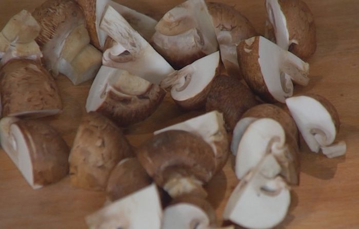 Грибы с фасолью и капустой под ароматной сырной корочкой 