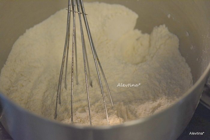 Домашняя булка с пеканом и корицей