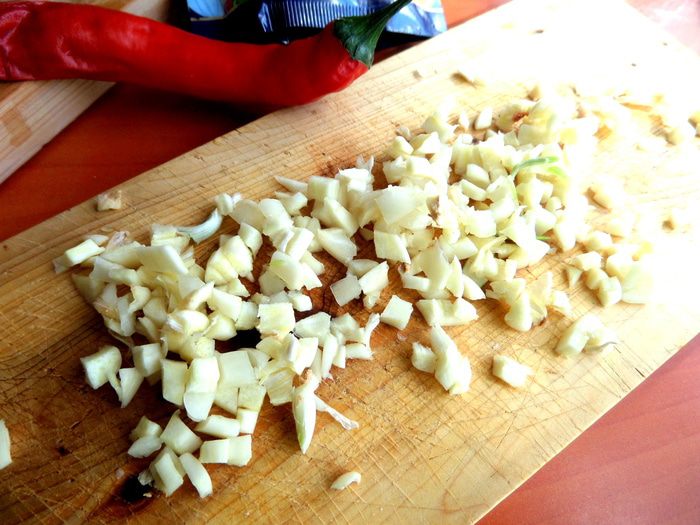 Маринованные роллы из молодых кабачков