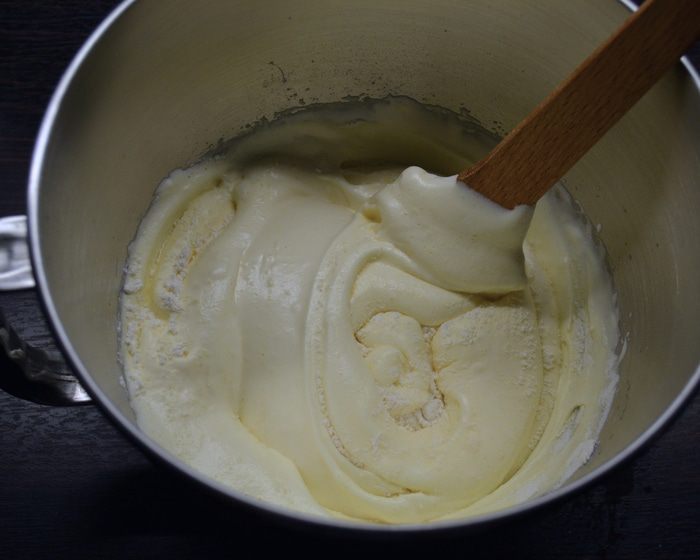 Блинный торт с бананами и шоколадным муссом