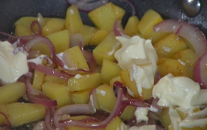 Испанский омлет с копченым лососем 