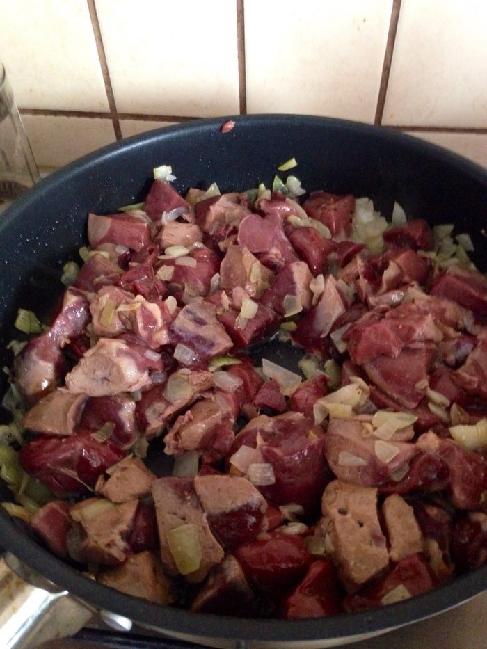 Конкилье, фаршированные печеночным паштетом