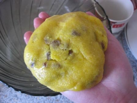 Итальянское кукурузное печенье с изюмом и орехами