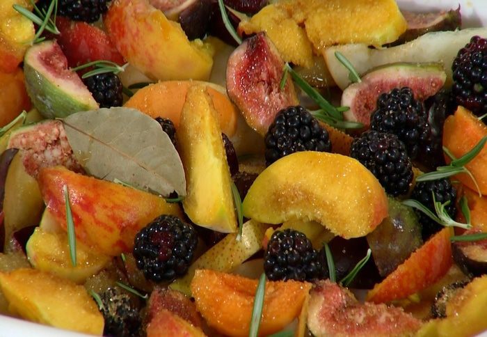 Запеченные фрукты под хрустящей корочкой 