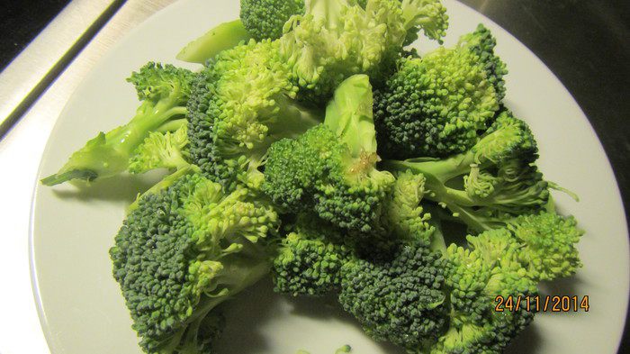 Картофельная запеканка  с брокколи и грибами