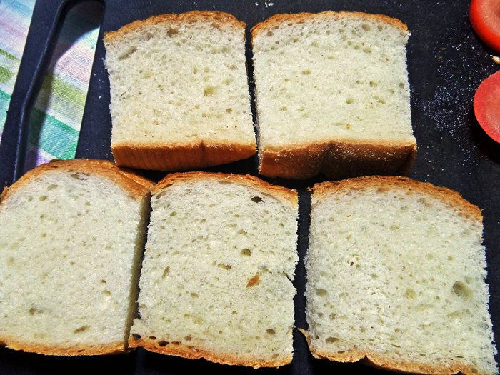 Гренки с овощами под сыром