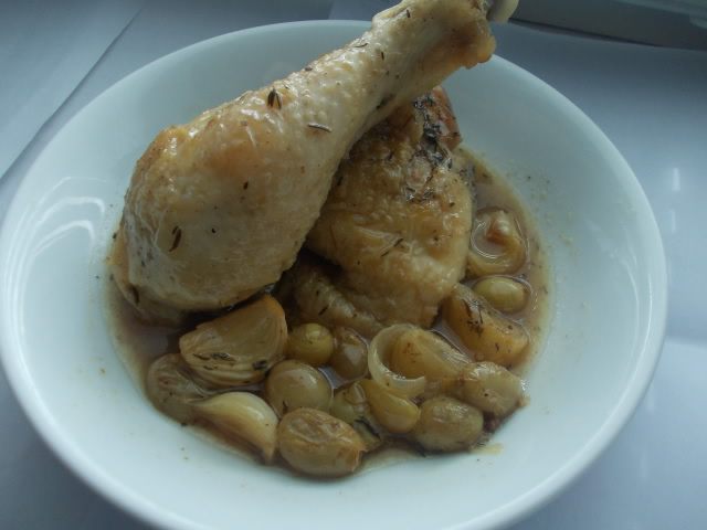 Курица с виноградом и луком