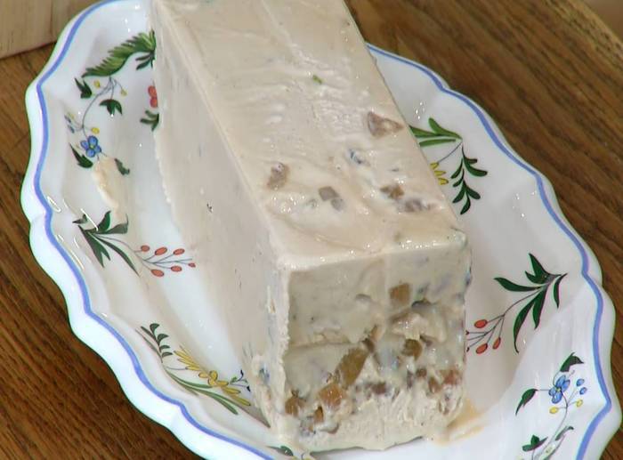 Сливочное парфе с инжирным соусом