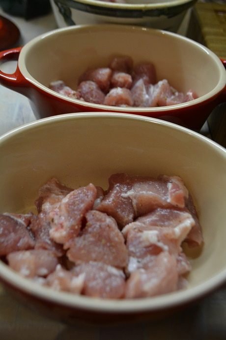 Перловая каша с мясом и грибами в горшочке