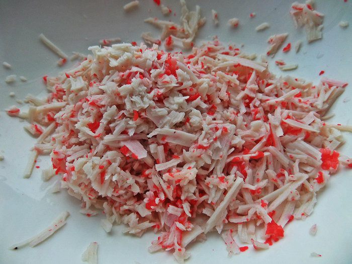 Салат из овощей с пастой и сырными шариками