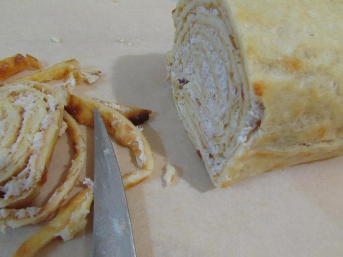 Праздничный сырный рулет с курицей