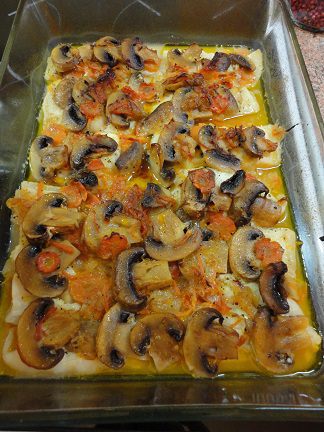 Рыба, запеченная с овощами