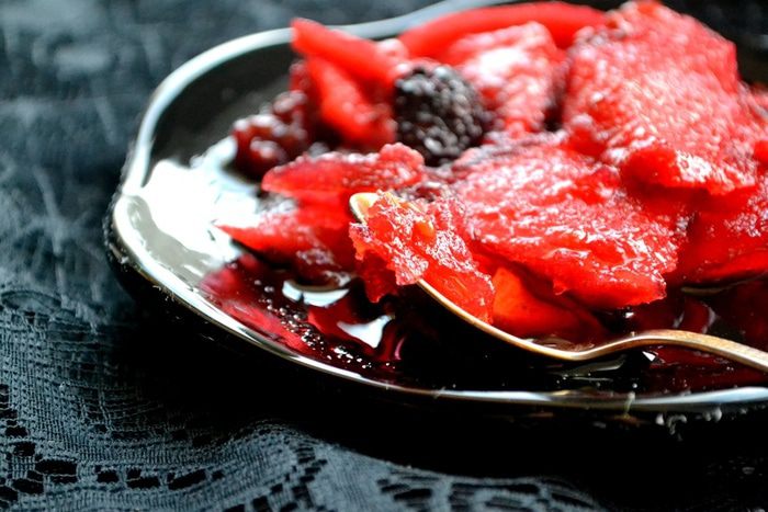 Варенье яблочно-ежевичное с лимонными корочками