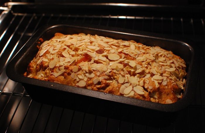 Миндальный кекс с курагой 