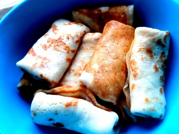 Дрожжевые блины с луково-сырной начинкой