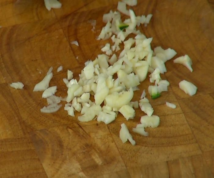 Спагетти с цукини, розмарином и чесноком
