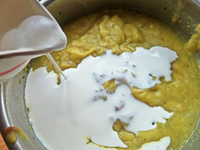 Суп-пюре картофельный с горошком и беконом