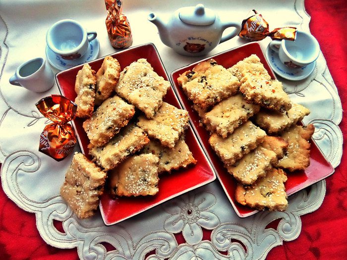Печенье с кунжутом и изюмом