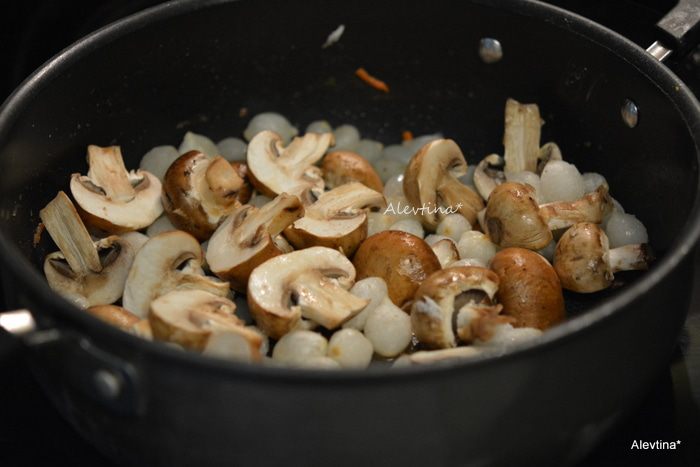 Тушеная говядина с грибами