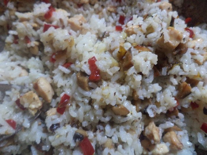 Перец, фаршированный  рисом, курицей и перчиком чили
