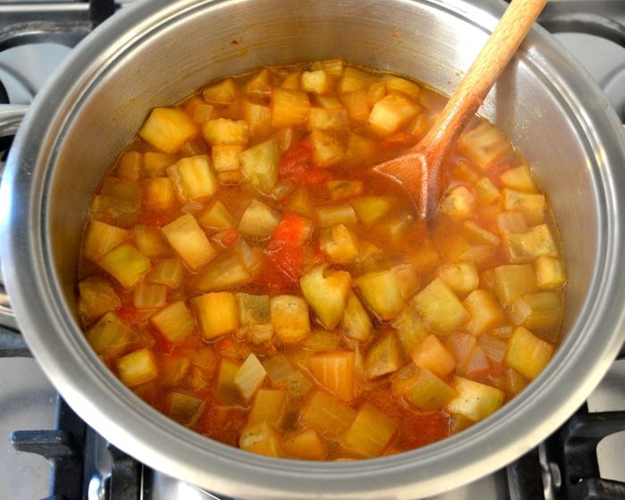 Томатно-баклажановый суп с нутом