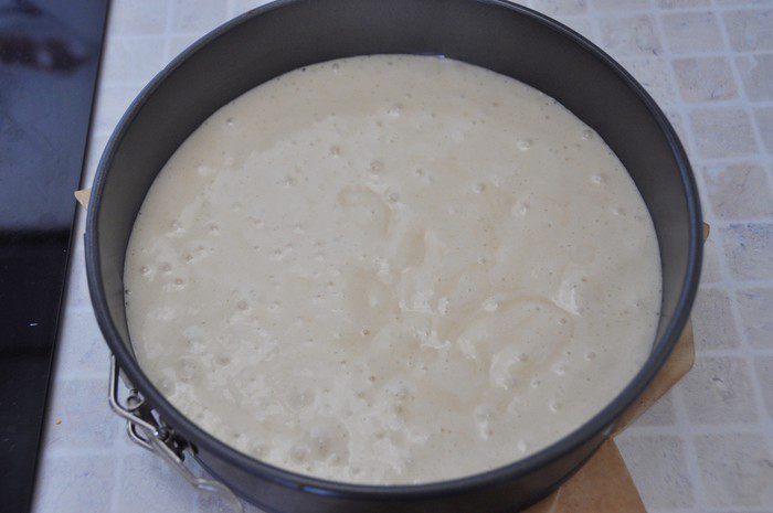Шоколадный торт с кофейным кремом и хрустящими конфетками 