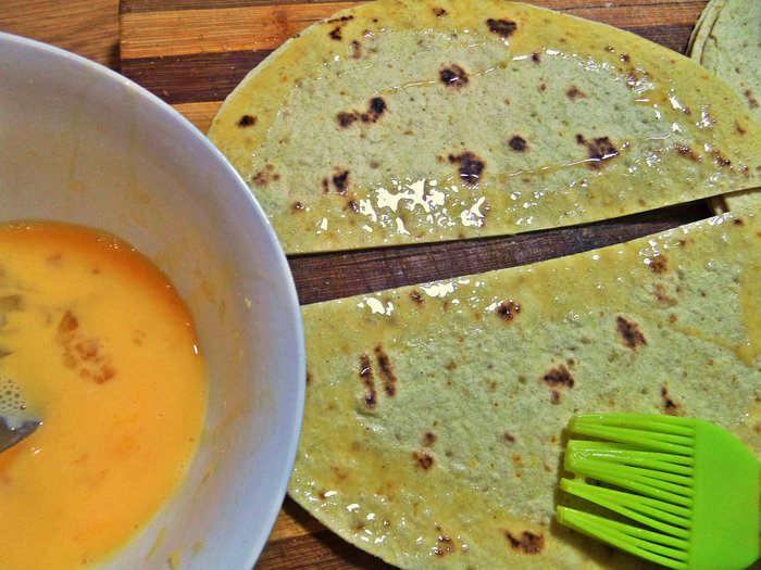 Пироги из тортильи с картошкой и беконом