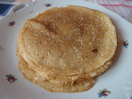 Блины на кефире с творогом