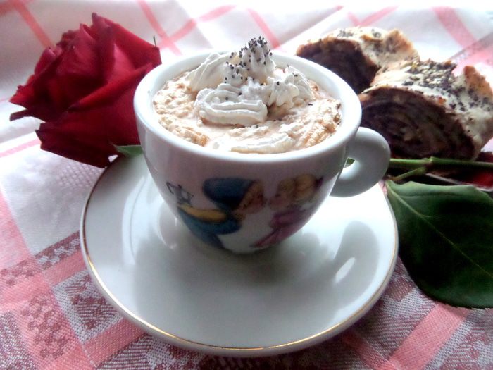 Карамельный кофе под сливочной шапочкой