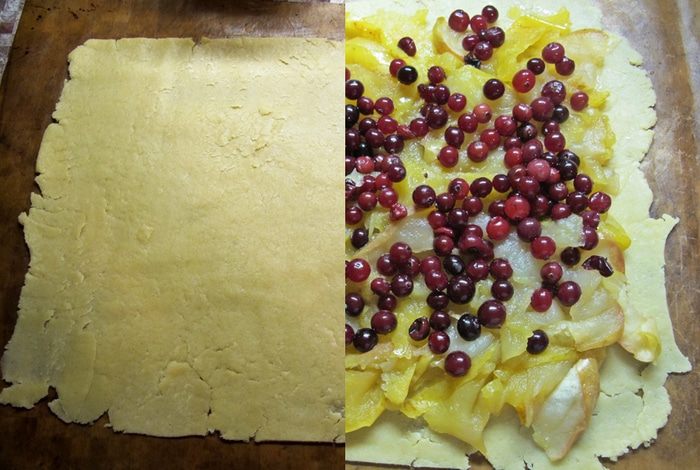 Тонкий яблочный пирог с клюквой