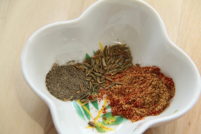 Тeплый салат с черной чечевицей и киноа