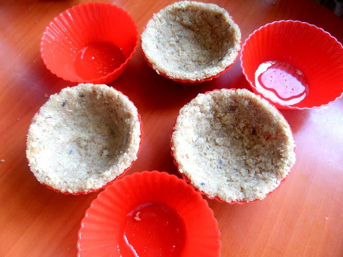 Хлебные корзиночки с паштетом из печени и сыра