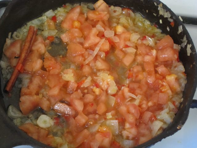 Свиные колбаски с чечевицей