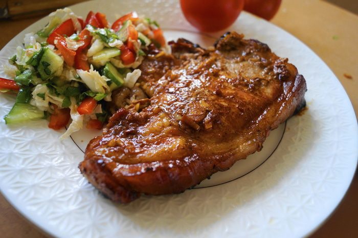 Свиная отбивная на кости с медовым маринадом + салат &amp;quot;Скоро весна&amp;quot;