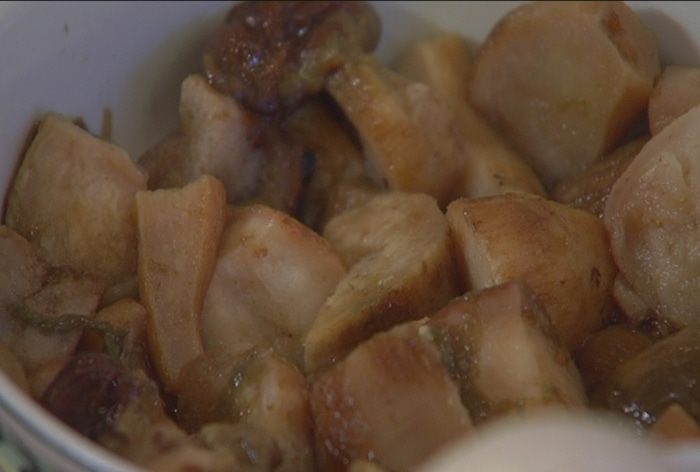 Грибной суп с луком-пореем