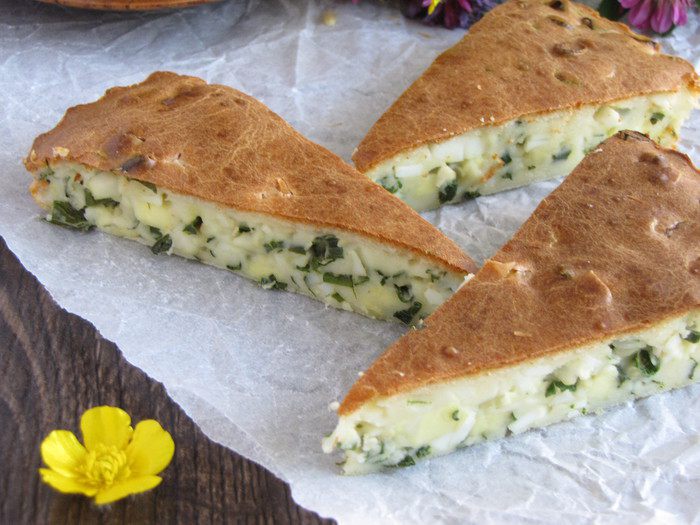 Нежный пирог с яйцами и зеленым луком