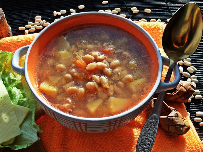 Постный суп с фасолью и овощами