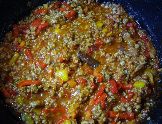 Чили кон карне с хрустящей фасолью
