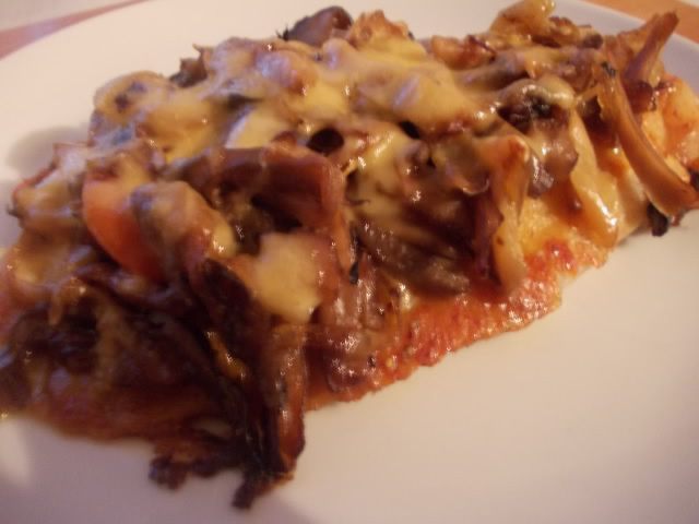 Филе морского окуня в шубке из грибов, сыра и сладкого перца