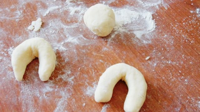 Творожно-маковые рогалики