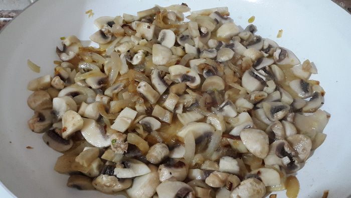 Открытые постные пироги с картофелем, грибами и щавелем