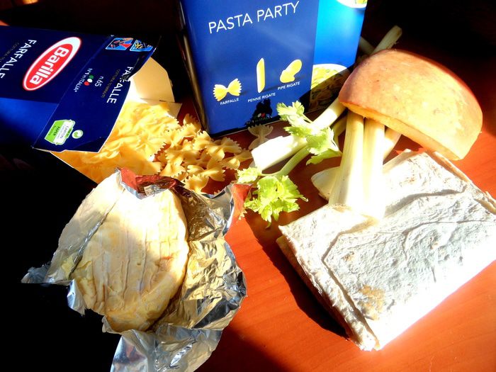 Сырно-макаронный суп и чипсы из лаваша